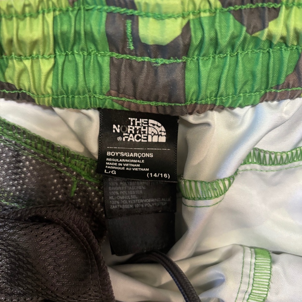 The North Face Kids Green Camo Shorts - Picture 2 of 3